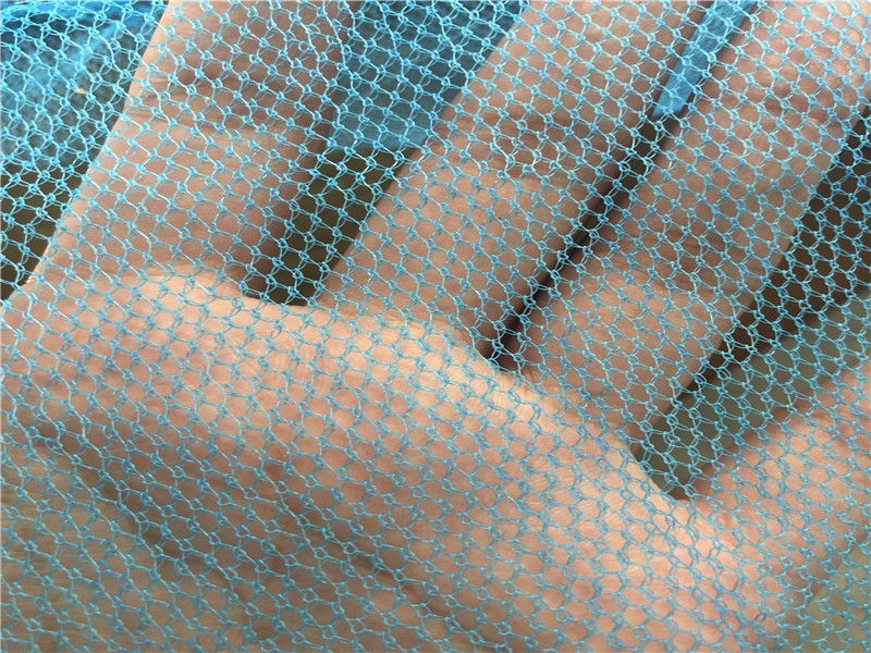 الأزرق والأبيض 35GSM 3*100M صافي البعوض لإندونيسيا مع جرعة مضادة للعبوس